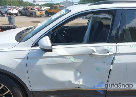 2021 Volkswagen Tiguan 2.0T Se/2.0T Se R-Line Black/2.0T Sel z USA, uszkodzony, nr VIN 3VV2B7AX0MM028554